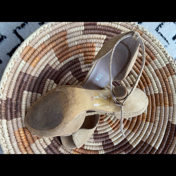 Chelsea Crew “Lola” heels in gold - Picture 4 of 9